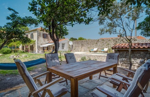 Mali Losinj House | Holiday Home in Osor near Sandy Beach