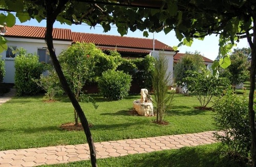 Vrvari House | Holiday Home in Poreč with Terrace, Air condition, WIFI, Dishwasher (4400-1)