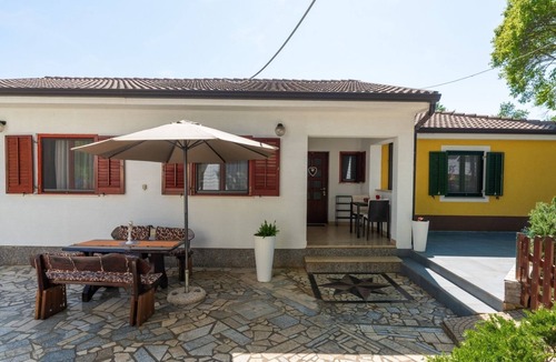 Kukci House | Holiday Home in Poreč with Terrace, Air condition, WIFI, Washing machine (4928-11)