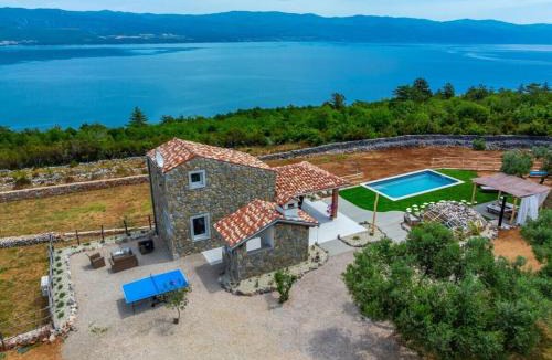 Risika House | Holiday home in Risika with swimming pool