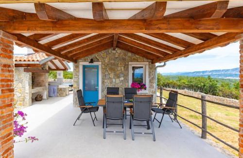 Risika House | Holiday home in Risika with swimming pool