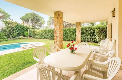 L'Escala House | Holiday Home in Spain with Private Pool