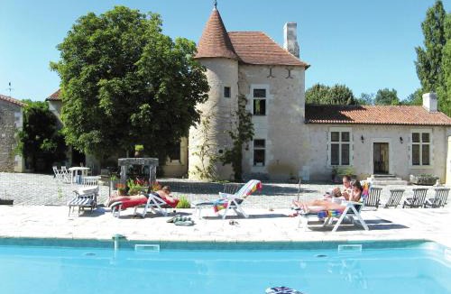 Thurageau House | Holiday Home in Thurageau with Private Pool