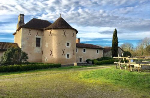 Thurageau House | Holiday Home in Thurageau with Private Pool