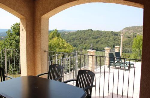 Chassagnes House | Holiday Home in Toulon with Pool & Beach Nearby