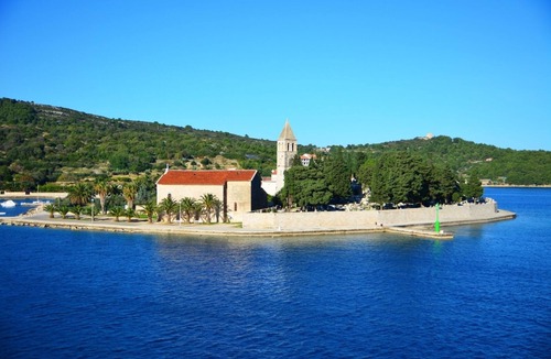 Cove Rogacic House | Holiday Home in Vis with Terrace, Air condition, Dishwasher (139-3)