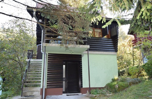 Vrbovsko House | Holiday Home in Vrbovsko near Kamačnik Trail
