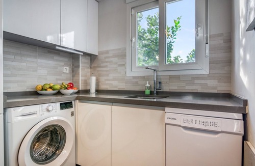 Les Deveses House | Holiday Home 'Isabel' with Mountain View, Wi-Fi and Air Conditioning