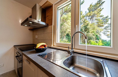 Pupnat Apartment | Holiday Home Island Gem - Five Bedroom Apartment