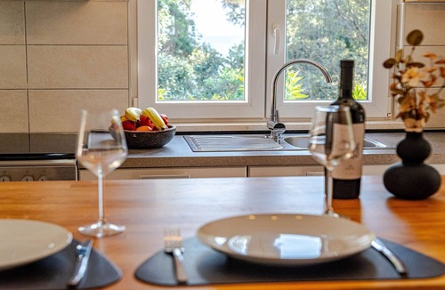 Pupnat Apartment | Holiday Home Island Gem - Five Bedroom Apartment