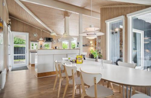 Frolunde House | Holiday Home Isto - 250m from the sea by Interhome