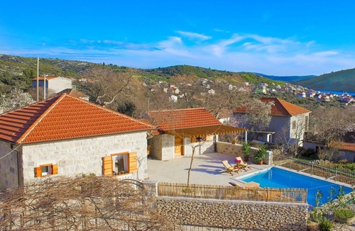 Vinisce House | Holiday home Ivana, (15514), Vinišce, hr