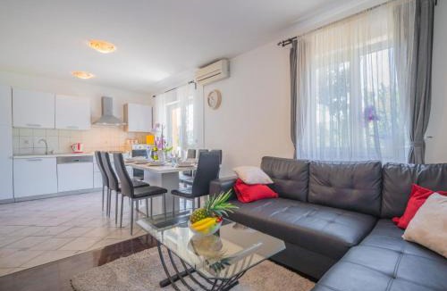 Drivenik House | Holiday Home Ivona by Interhome