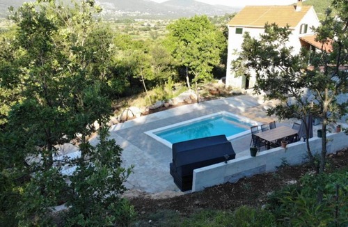 Dicmo House | Holiday home Jadrić - Holiday home with Pool