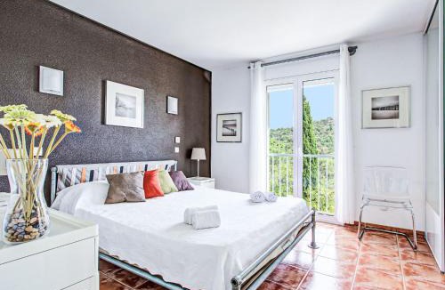 Llauro House | Holiday Home Jardins de Camille by Interhome