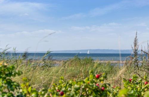 Skødshoved Strand House | Holiday Home Joella - 75m from the sea by Interhome