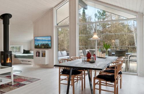 Hoensinge House | Holiday Home Jonnhild - 450m from the sea by Interhome