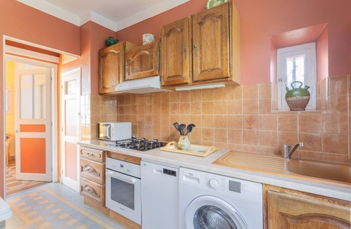 Sorede House | Holiday Home 'Jonquille' with Mountain View, Private Terrace and Wi-Fi