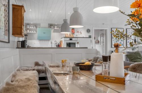 Hou House | Holiday Home Juste - 1-7km from the sea by Interhome