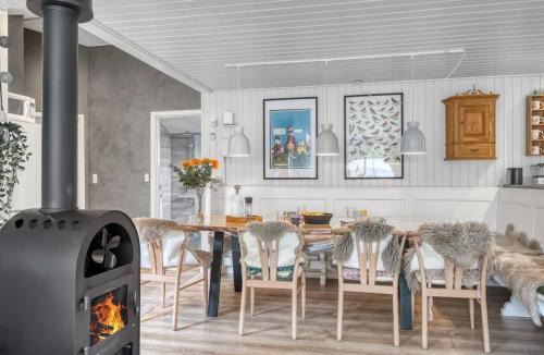 Hou House | Holiday Home Juste - 1-7km from the sea by Interhome