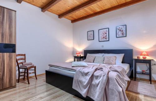 Pican House | Holiday Home Kate by Interhome
