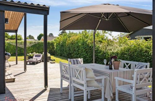 Skastrup Strand House | Holiday Home Kim - 250m from the sea by Interhome
