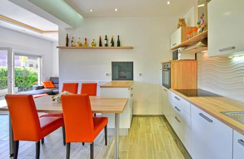 Trinajstici House | Holiday Home Koalas Nest Home & Apartments by Interhome