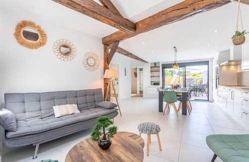 Beauvoir-sur-Mer House | Holiday Home 'La Goisette' with Private Terrace, Private Garden and Wi-Fi