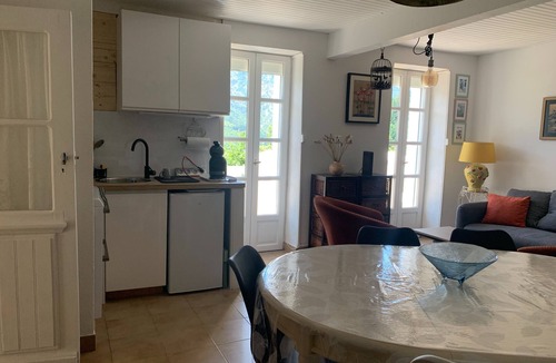 Castanet-le-Haut House | Holiday Home 'La Reguergue' with Mountain View, Private Terrace and Wi-Fi