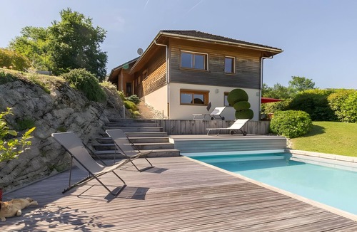 Challes-les-Eaux House | Holiday Home 'Le Gypaete' with Mountain View, Private Pool and Wi-Fi