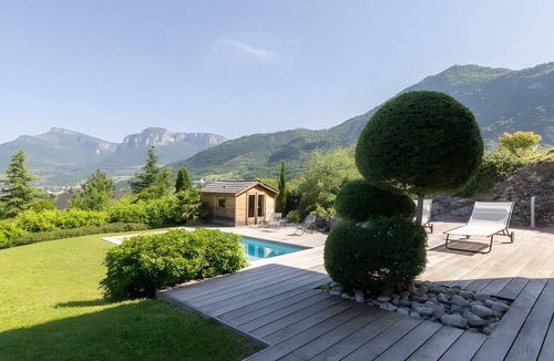 Challes-les-Eaux House | Holiday Home 'Le Gypaete' with Mountain View, Private Pool and Wi-Fi