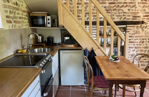 Marssac-sur-Tarn House | Holiday Home 'Le Galet Du Chant Du Buc' with Shared Pool, Private Garden and Wi-Fi