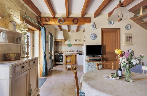 Montreuil-Bellay House | Holiday Home “La Ferme Du Bellay - Côté Cour” with Private Terrace, Wi-Fi & Air Conditioning