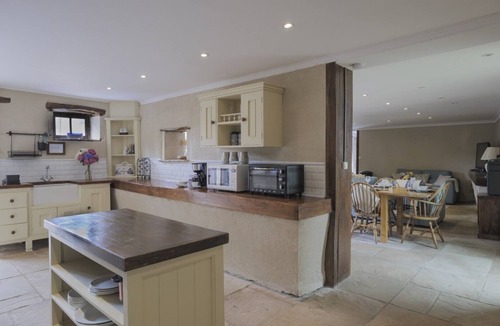 Lizant House | Holiday Home 'L'Olivier Gîte' with Private Pool, Private Terrace and Wi-Fi