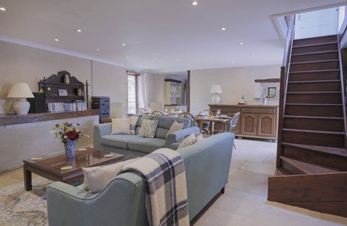 Lizant House | Holiday Home 'L'Olivier Gîte' with Private Pool, Private Terrace and Wi-Fi