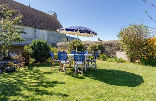 Longues-sur-Mer House | Holiday Home La Batterie by Interhome