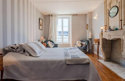 Longues-sur-Mer House | Holiday Home La Batterie by Interhome