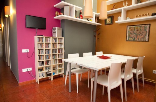 El Parc i la Llacuna del Poblenou House | Holiday home La casa azul