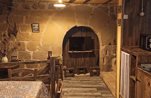 Abalos House | Holiday Home 'La Casa Del Ayer' with Mountain View