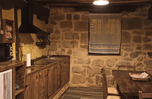 Abalos House | Holiday Home 'La Casa Del Ayer' with Mountain View