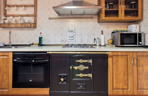 La Pola de Gordon House | Holiday Home 'La Casa De Peredilla' with Mountain Views and Private Garden
