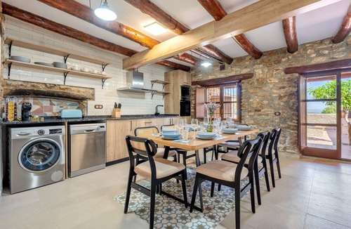 Castellet i la Gornal House | Holiday Home 'La Casa Gran Clariana' with Mountain View, Wi-Fi and Air Conditioning