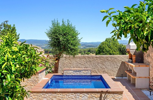 Castellet i la Gornal House | Holiday Home 'La Casa Gran Clariana' with Mountain View, Wi-Fi and Air Conditioning