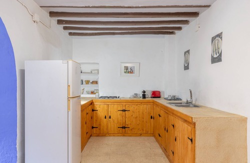 Polop House | Holiday Home 'La Clau Casa Rural ' with Mountain View, Private Terrace and Wi-Fi