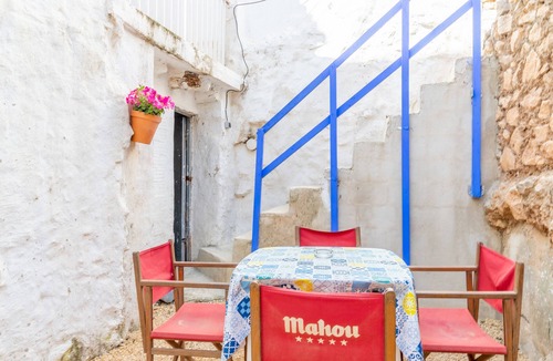 Polop House | Holiday Home 'La Clau Casa Rural ' with Mountain View, Private Terrace and Wi-Fi