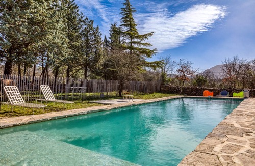 Rouet House | Holiday Home 'La Cours des Anges' with Mountain View, Shared Pool & Wi-Fi