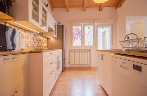 Cerezo de Abajo House | Holiday Home 'La Casa Del Maestro' with Mountain Views, Private Pool and Wi-Fi