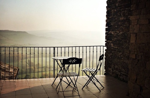 Cordes-sur-Ciel House | Holiday Home 'La Maison De Traverse' with Private Terrace, Wi-Fi and Air Conditioning