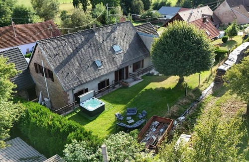 Erckartswiller House | Holiday Home 'La Buissonnière' with Private Terrace, Garden, and Wi-Fi
