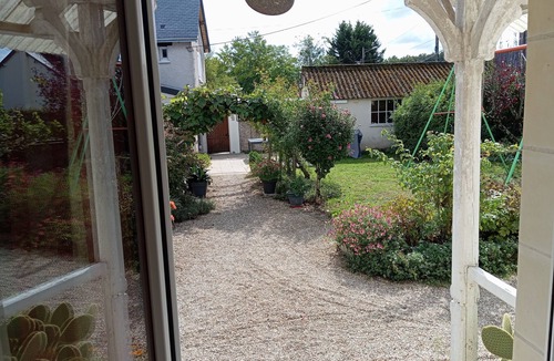 Joue-les-Tours House | Holiday Home 'La Bonnetière' with Private Terrace, Shared Garden and Wi-Fi